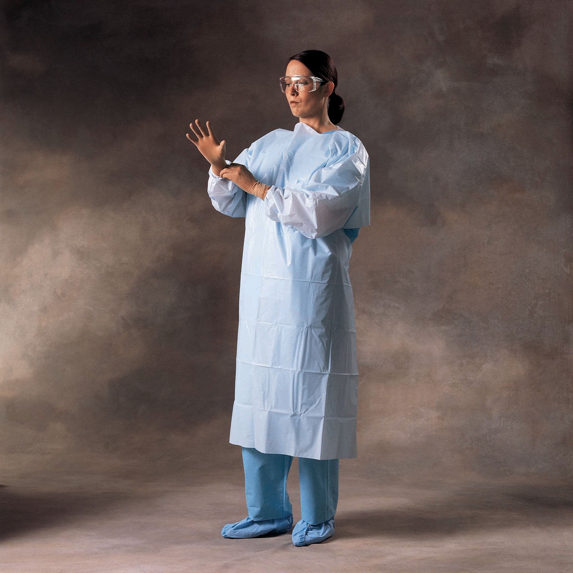 O&M Halyard Inc - Protective Procedure Gown X-Large Blue NonSterile ASTM F1671 Disposable [1/EA]